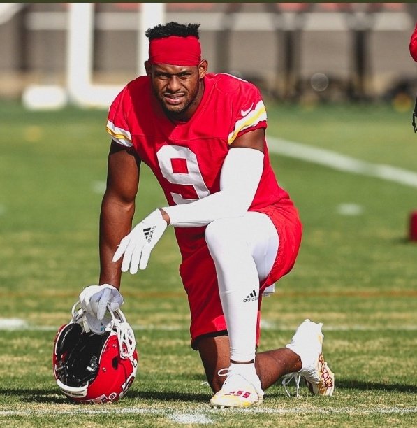 mandy_jansen's tweet photo. We'll miss you in the next game @TeamJuJu can't wait to see you on the field again. Get well and get the extension too. #ChiefsKingdom #extendjuju https://t.co/lMw4OrC8FZ