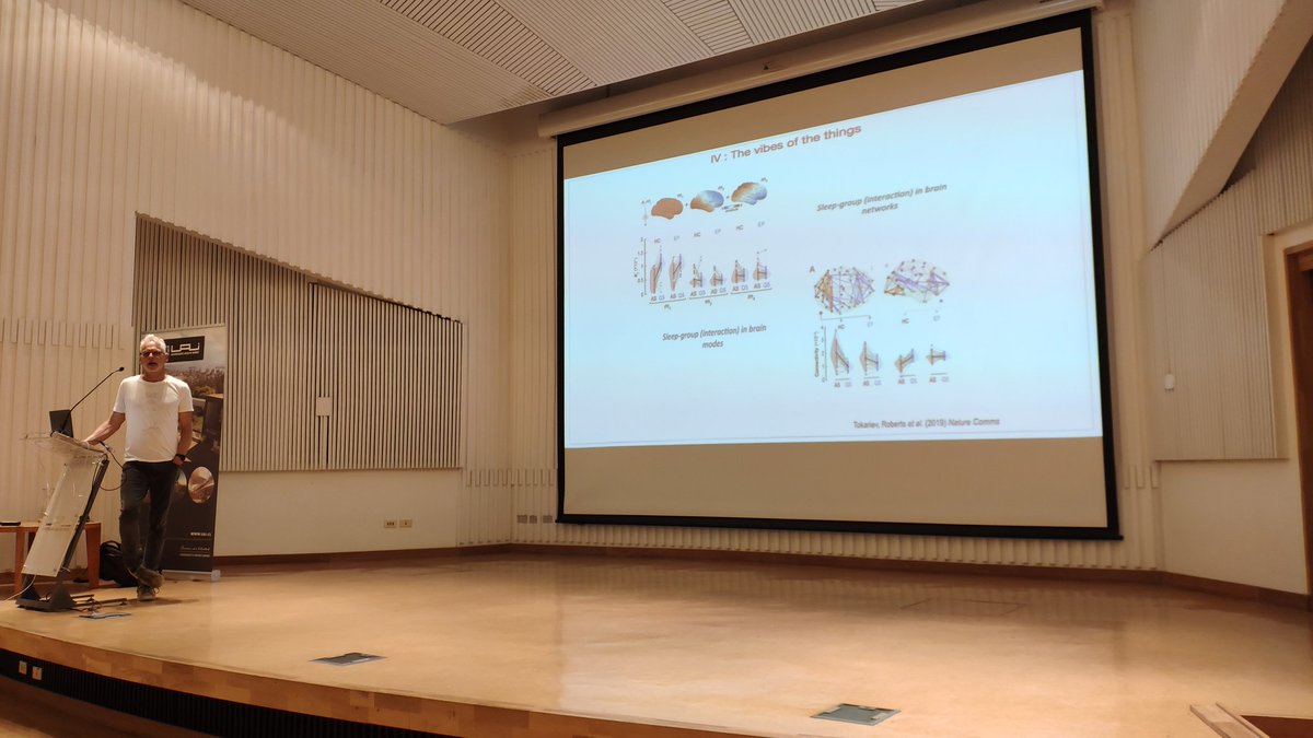 mvugt's tweet photo. Michael Breakspear @drbreaky talks about how EEG can be subdivided into generative modes that then explain among others differences between sleep and epilepsy #brainmodes https://t.co/1UoUrJArZX