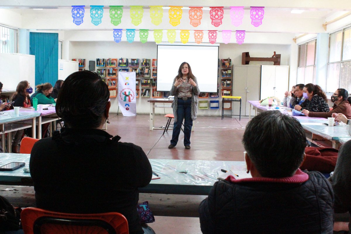 SeMujeresCDMX's tweet photo. 💜Estuvimos muy contentas en la Secundaria Diurna #194 "Nicolás Copernico",@Alc_Iztapalapa; como parte de la estrategia para la prevención del embarazo adolescente, uso correcto de métodos anticonceptivos y el conocimiento de sus derechos sexuales y reproductivos. #FOBAM2022 https://t.co/kr6VvrZJrV