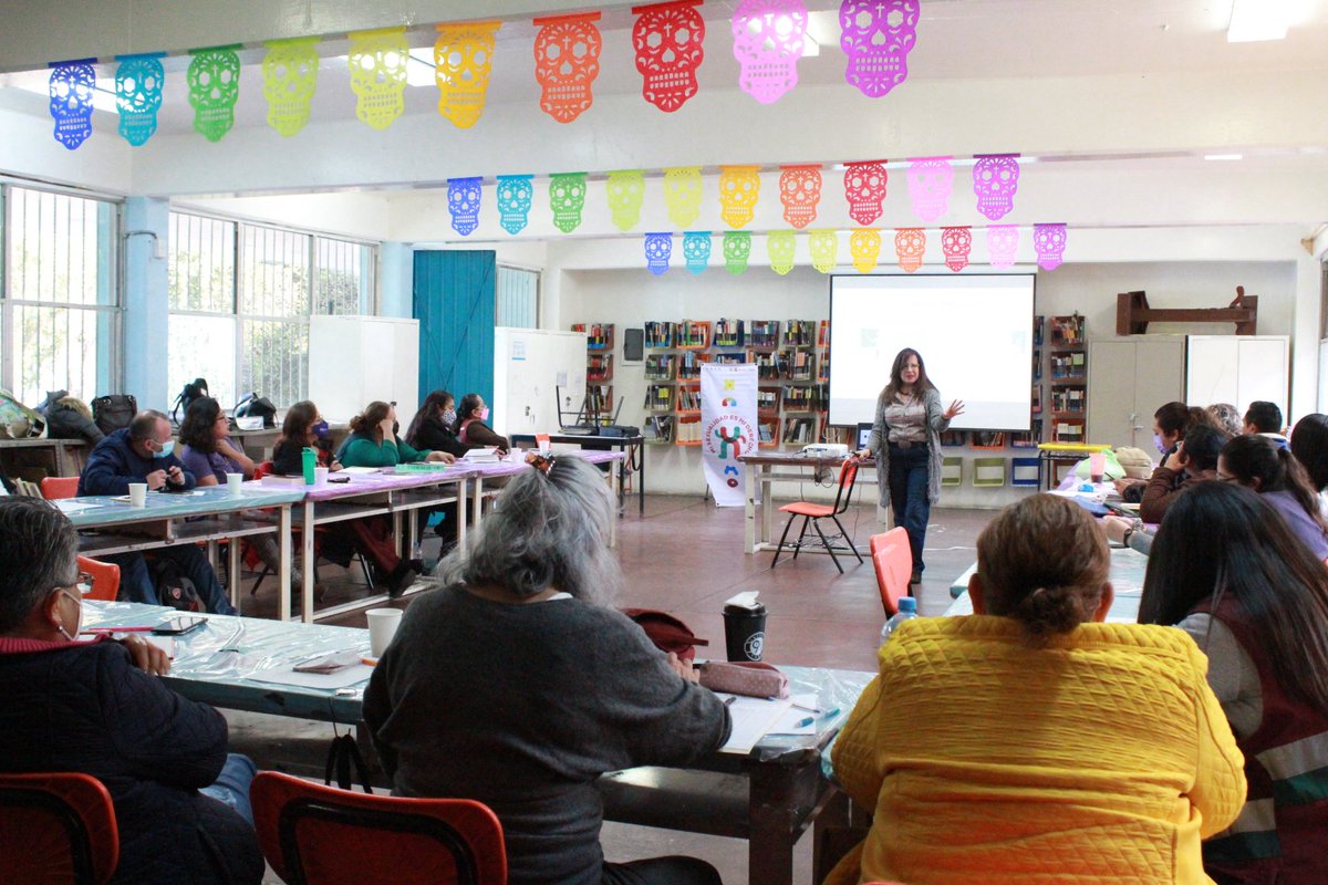 SeMujeresCDMX's tweet photo. 💜Estuvimos muy contentas en la Secundaria Diurna #194 "Nicolás Copernico",@Alc_Iztapalapa; como parte de la estrategia para la prevención del embarazo adolescente, uso correcto de métodos anticonceptivos y el conocimiento de sus derechos sexuales y reproductivos. #FOBAM2022 https://t.co/kr6VvrZJrV