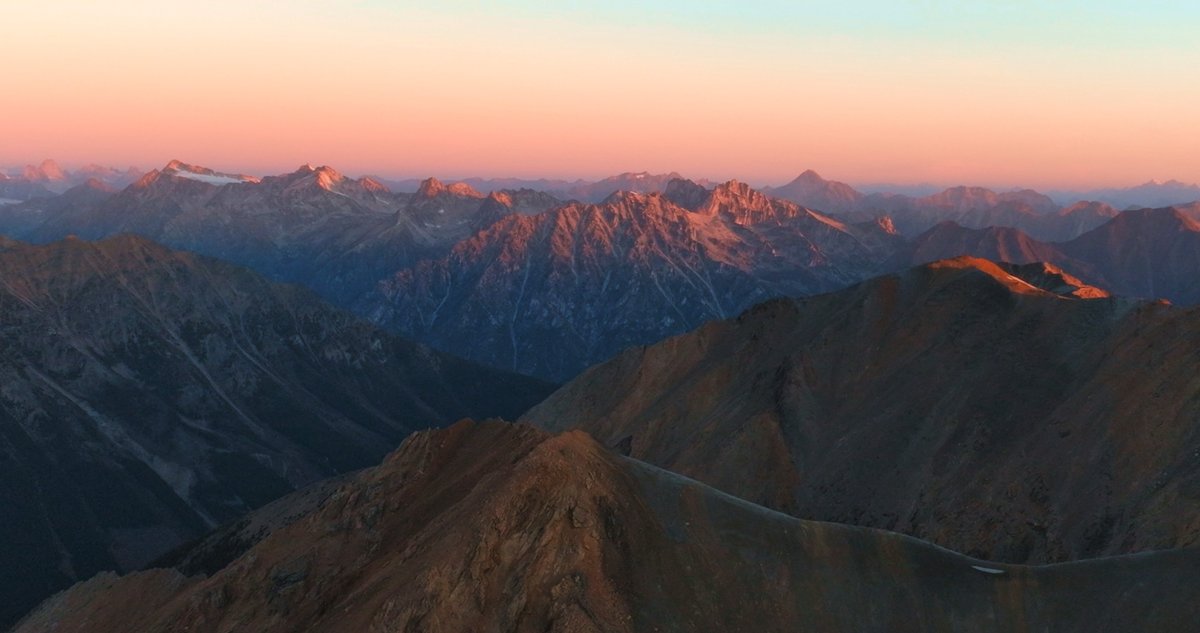 Watching the sun rise at 3000m is magic.