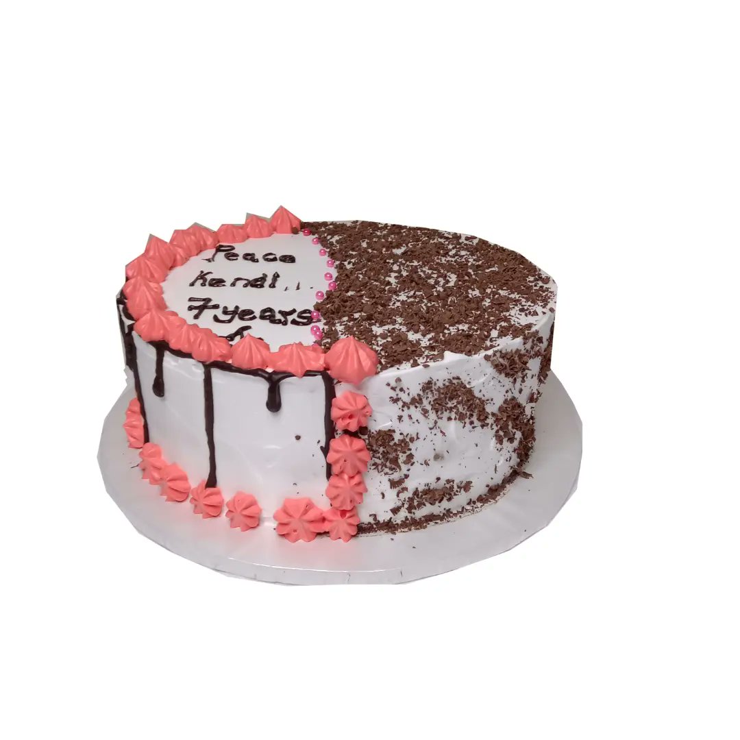 YoungmansInn's tweet photo. Vanilla cake 🍰 chocolate shavings and drip 😋

#november #cakes #cakesdecoration #cakesdesign #cakesofig https://t.co/ZvreMg51WU