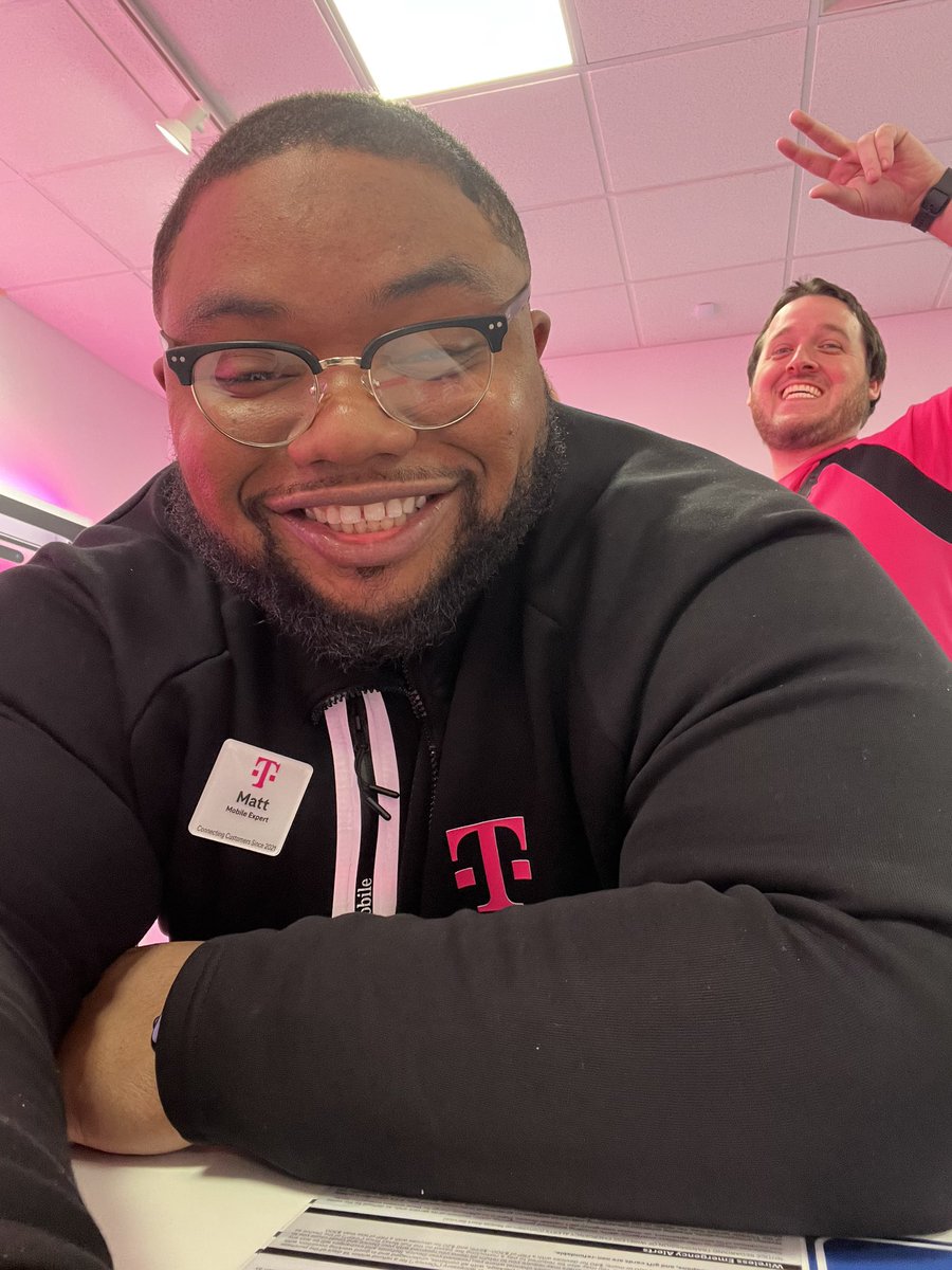 Ayoooo Friday vibes!!! #TMobile  #holidayseason