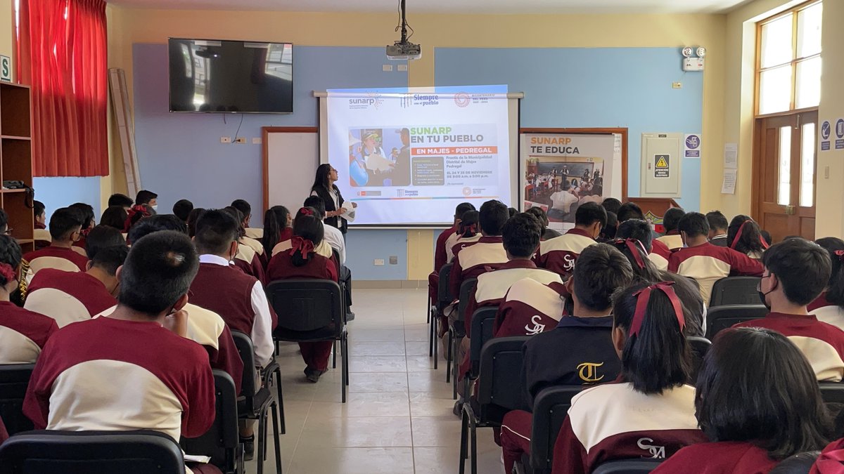 SunarpOficial's tweet photo. #NoticiasSunarp | Nuestros especialistas de la Zona Registral N° XII – Sede Arequipa, realizaron el programa #SunarpTeEduca, con el tema Conoce la Sunarp y los servicios que ofrece, en las Instituciones Educativas “San Antonio” y “Justo Juez”, del Distrito de Majes, El Pedregal. https://t.co/5XQtyX6OVv