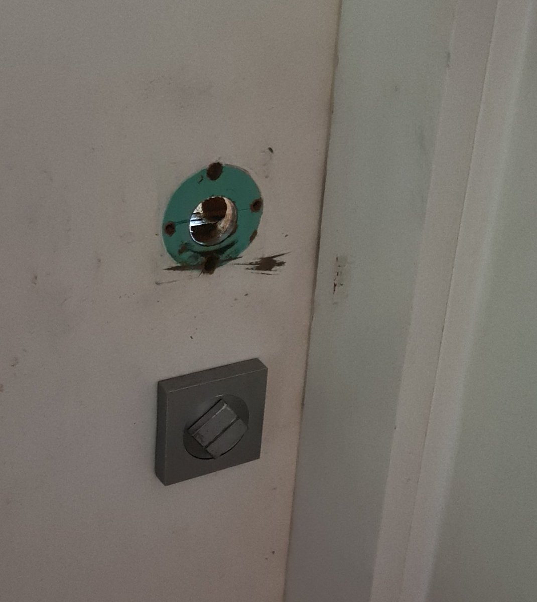 PracticalDeeb's tweet image. Pumpers: I've fixed the door handle problem!! #NotPractical