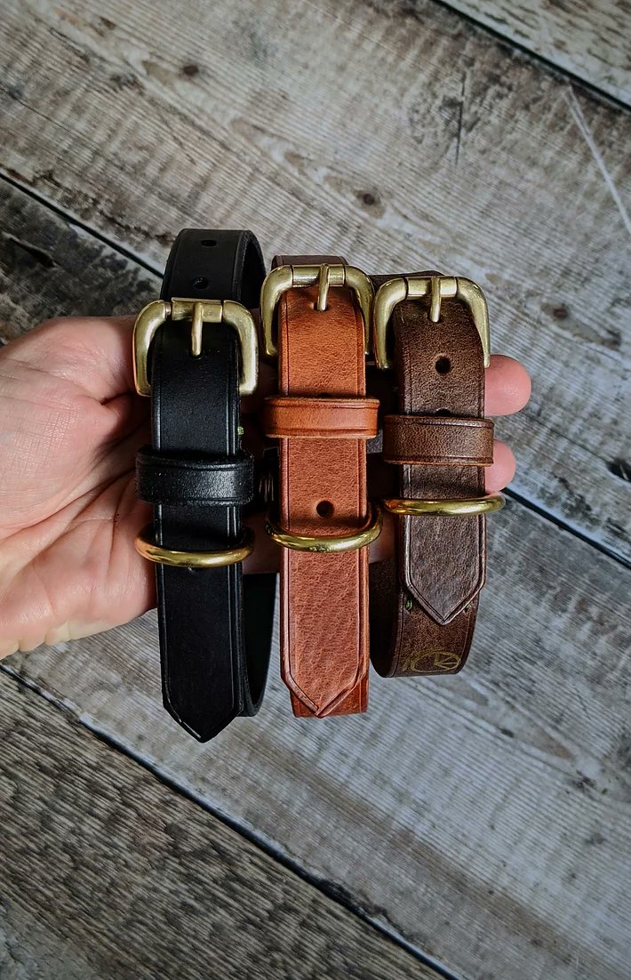 RuariRhodes's tweet photo. @garius My sister isn't on Twitter, but she makes lovely things out of leather (2nd generation of leatherworkers in our family, taking after my mum). Much of her work is made to order, but she also has a few pieces ready made, all of which can be ordered here: https://t.co/oi27Lu0VTS https://t.co/hzJHyCLQvf
