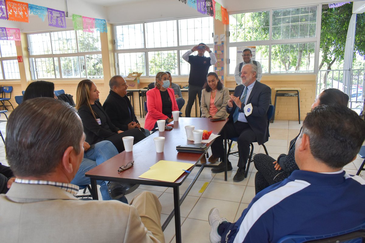 AlfredoLingAl's tweet photo. Fue un gusto acompañar hoy a más de 200 docentes de las Escuelas Secundarias Técnicas 33, 50, 53, 56 y 59, en su Quinta Jornada en Competencias Docentes, con enfoque socioemocional, encaminada al manejo de emociones y las relaciones interpersonales. #ContigoSí https://t.co/Qky3FggeGM