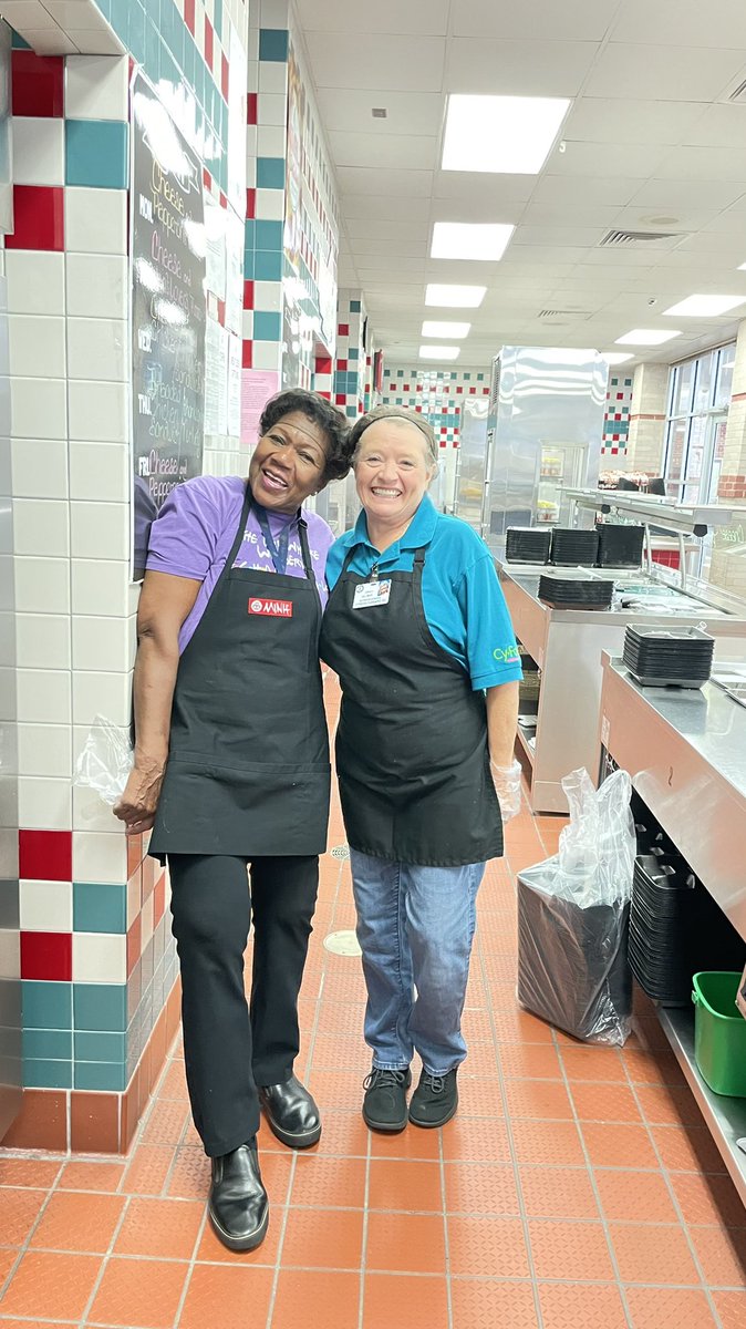 norma032272's tweet photo. Happy Thanksgiving 🍁 #feelgrateful This is the smiling face after a work day and doing the best job serving the students!  @CySpringsHS @nokidhungry #CFISDspirit @PowerUpCafe @PowerUpDiana @DCB_4466 https://t.co/ZGIvaDB7fa
