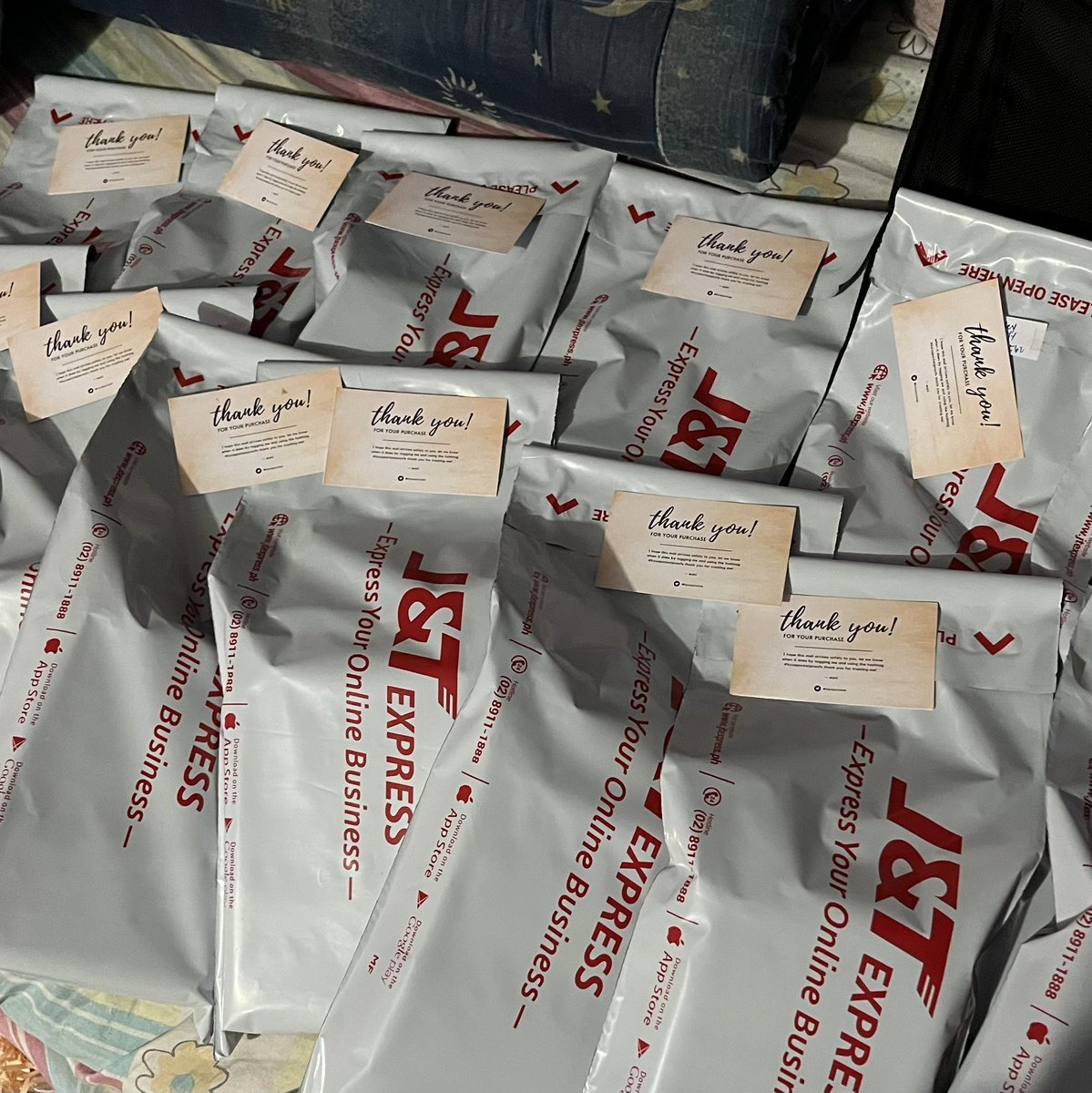 kyuspocket's tweet photo. #euniupdates — [11/19/22]

• 13 parcels lang kinaya ipack today, will try ihabol mamaya yung 5 na naiwan na nakapag sco na. iddrop off ko ‘to mamayang hapon hehe thank you 🫶 goodnight! https://t.co/e9I96zP0AA