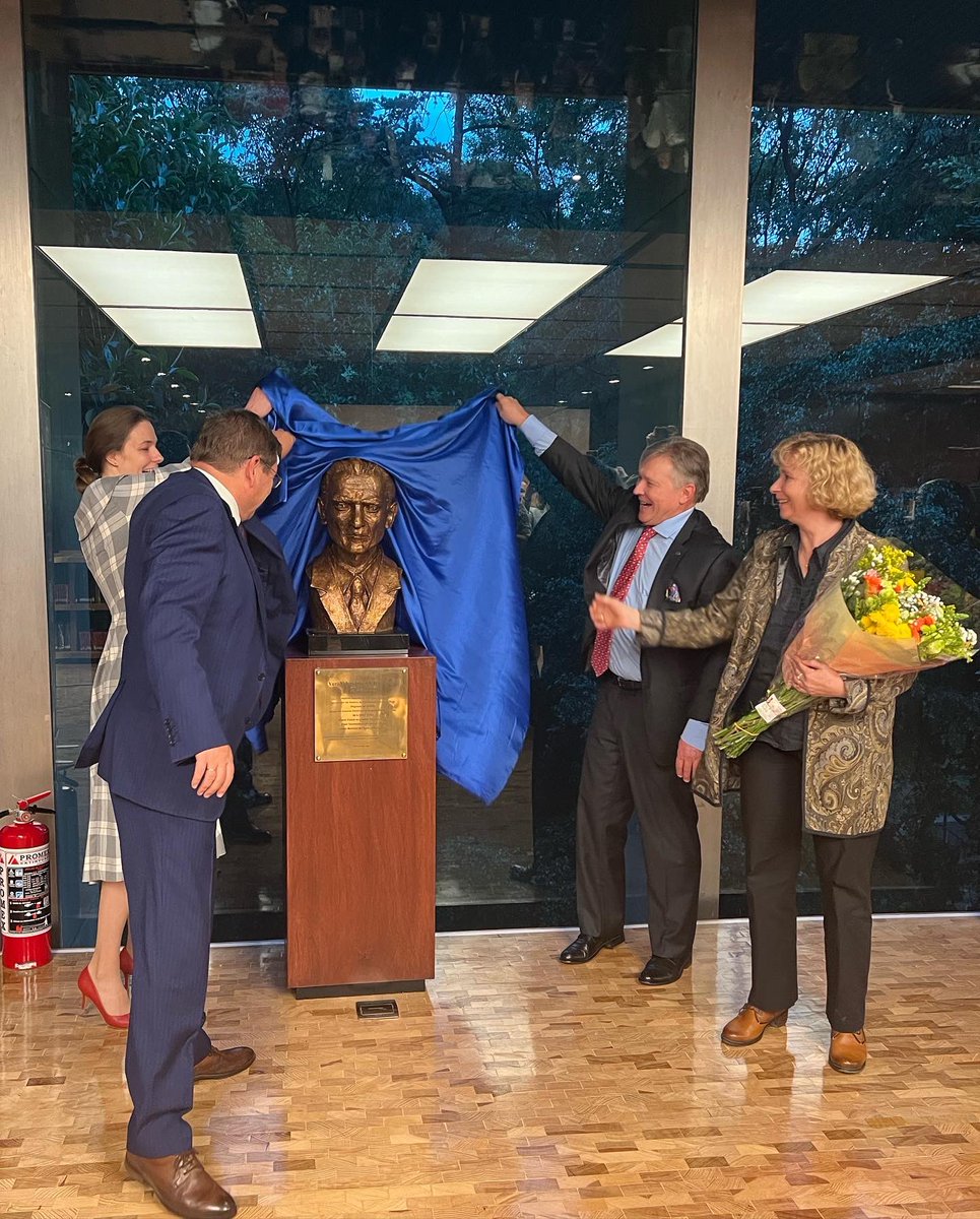 EmbRusiaMexico's tweet photo. ❤️Estimados amigos, nos complace informarles de que el busto de Yuri #Knorozov, que descifró la escritura de los antiguos #mayas, fue inaugurado en el Museo Nacional de Antropología.
📎 Más información - https://t.co/9CT5VDYgo8 https://t.co/9tMjmXVMZs