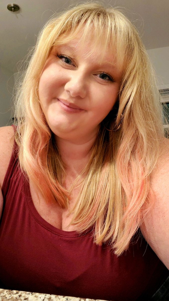 brittanylaughsx's tweet photo. Literal personification of 👱🏻‍♀️💁🏼‍♀️ now https://t.co/tkhSd5A2bi