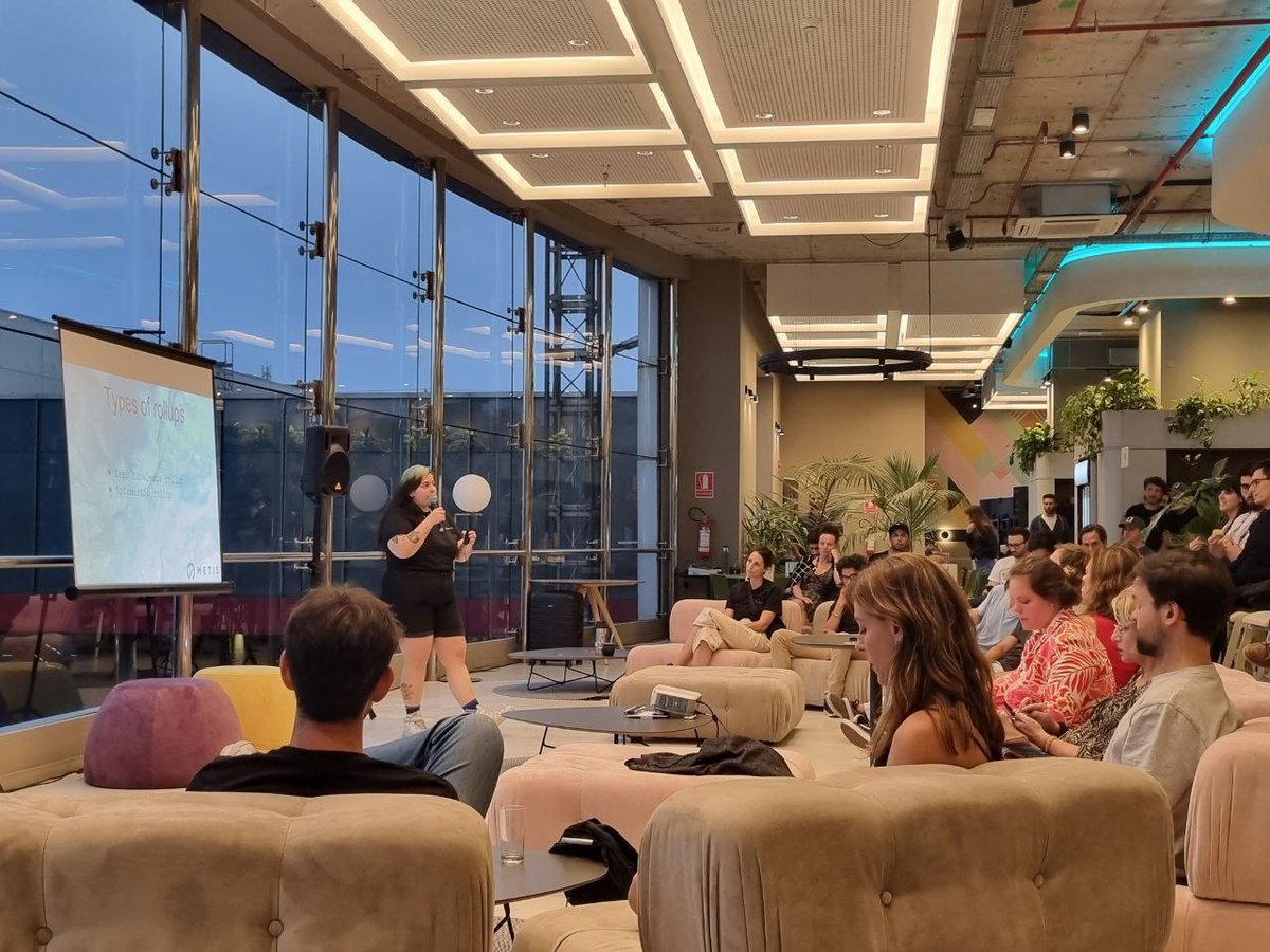 MetisLATAM's tweet photo. Bo, que lindo la pasamos en @EthereumUruguay junto con @DeFi_LATAM! 🇺🇾🧉🌿
Gracias a la comunidad y a los organizadores! Fue un día muy educativo y por supuesto festejando la #AndromedaWeek con mucho swag 🥳 https://t.co/mVOrazKIyL