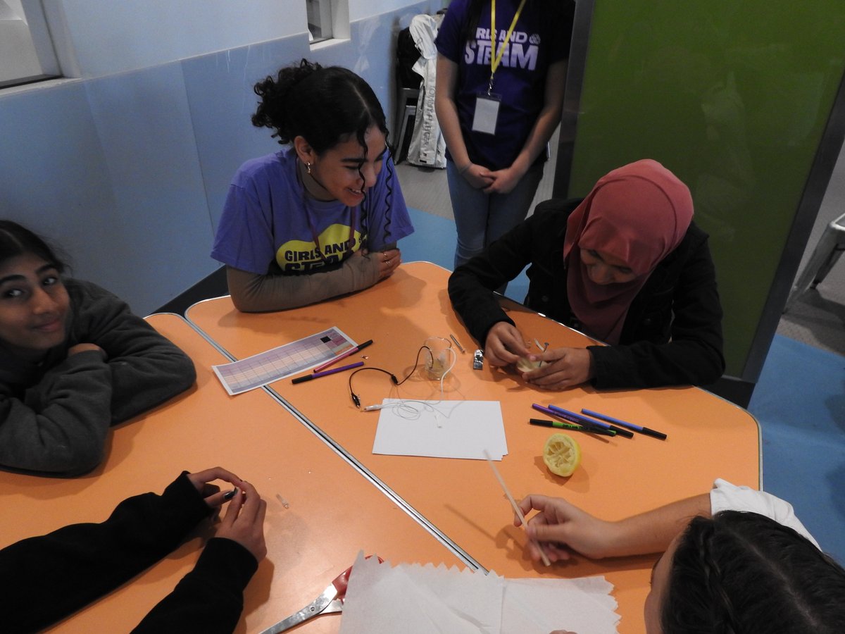 TheBerlinguette's tweet photo. We had a fabulous time @scienceworldca for the #girlsinsteam Summit, teaching our future leaders about electrochemcial cells and designing for a more sustainable future. #girlsinstem #womeninstem #womeninsteam #steameducation #cleanenergy #electrochemistry https://t.co/4RNiul3vA0