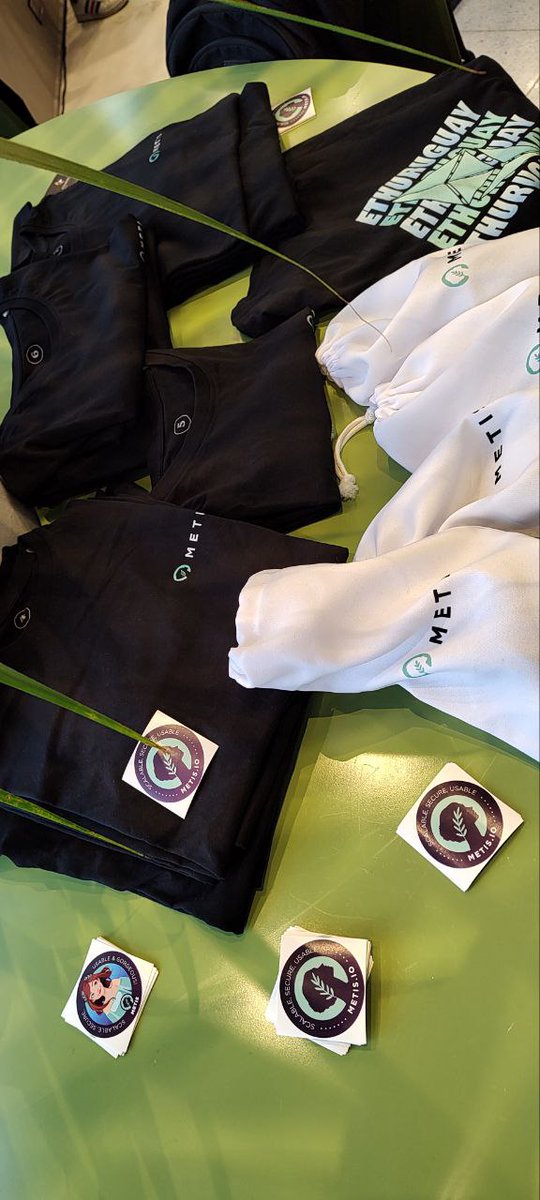 MetisLATAM's tweet photo. Bo, que lindo la pasamos en @EthereumUruguay junto con @DeFi_LATAM! 🇺🇾🧉🌿
Gracias a la comunidad y a los organizadores! Fue un día muy educativo y por supuesto festejando la #AndromedaWeek con mucho swag 🥳 https://t.co/mVOrazKIyL