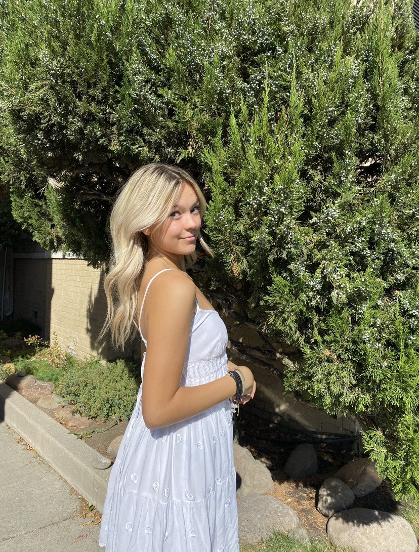 bella_erwin's tweet photo. Today I met Mackenzie on campus today, while she was headed to a sorority event at Tri Delta! She’s a junior at UNR studying general studies! #HumansofUNR #RSJ108 @DisruptiveDESGN #design https://t.co/BhD9N4UyJ9