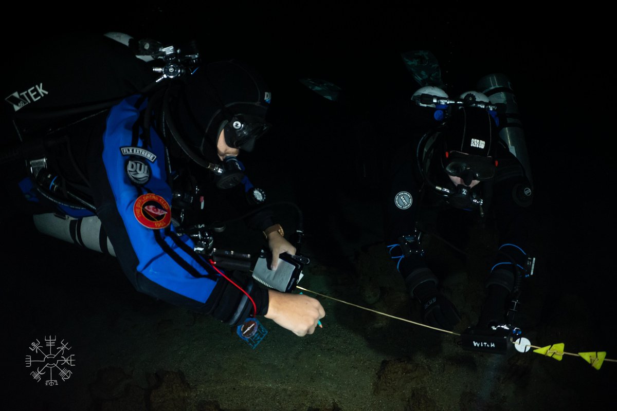 ExplorersClub's tweet photo. 📸 1: Survey team starting a new station
📸 2: Daniel with Flag # 218
📸 3: Dave admiring the amazing visibility
TEC Fellow Jeremy La Zelle & Member Daniel Ortega's #ECFlag cave expedition in #Sardinia for the @MGeneproject - Takeover, DAY 25/30.
#edna #scubadiving #speleology https://t.co/So3oJhZsDC