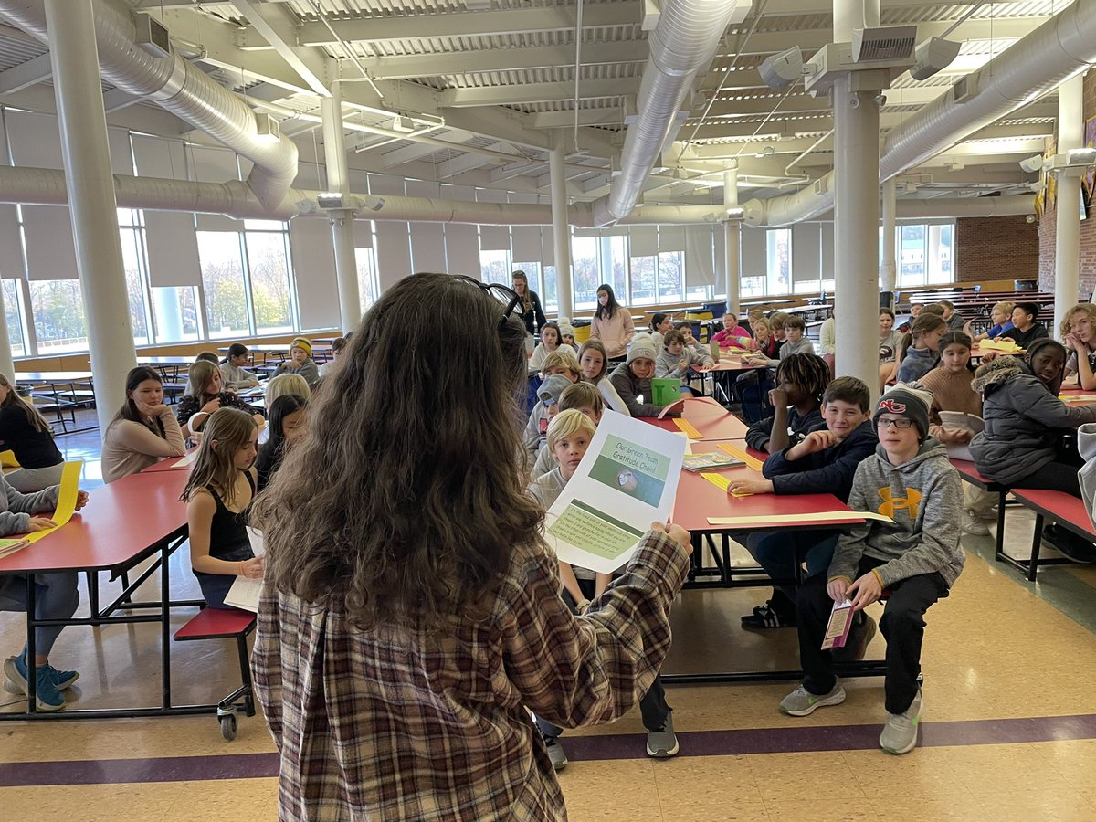 JAdams7532's tweet image. Tremendous way to end the week with the @SaxeMS 6th Grade Green Team, creating &amp;amp; celebrating their #Gratitude Chain. I’m grateful for all our teachers who continue care and support our Ss each and everyday!