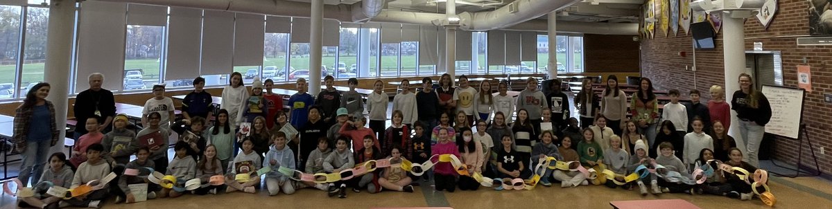 JAdams7532's tweet image. Tremendous way to end the week with the @SaxeMS 6th Grade Green Team, creating &amp;amp; celebrating their #Gratitude Chain. I’m grateful for all our teachers who continue care and support our Ss each and everyday!