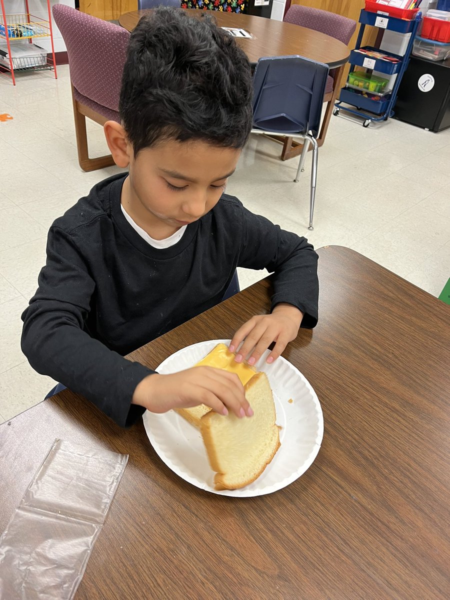 IreneGo71039953's tweet image. Run, Turkey, Run!!! Grilled cheese for Thanksgiving!!! @NISDRabaES #lifeinAle