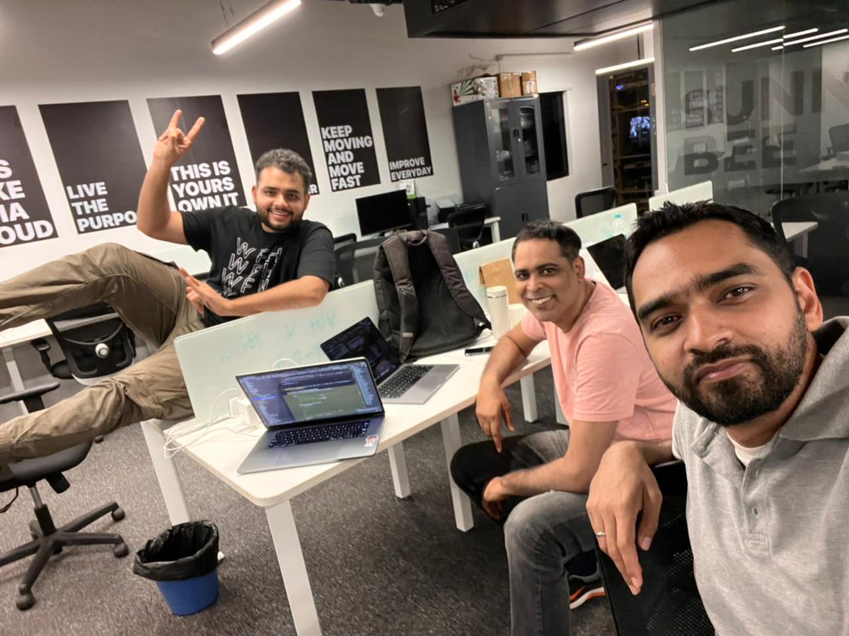 KooForBrasil's tweet image. Toda a equipe trabalhando a noite toda. Alimentado pelo amor recebido do adorável povo do Brasil!!! ❤️❤️❤️