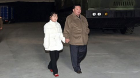 JosephHDempsey's tweet photo. So, Kim Jong-un just decided to reveal his daughter for the first time publicly at an ICBM launch??? https://t.co/tiE8gWixAJ