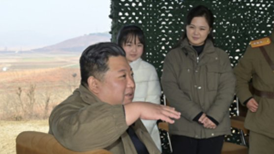 JosephHDempsey's tweet photo. So, Kim Jong-un just decided to reveal his daughter for the first time publicly at an ICBM launch??? https://t.co/tiE8gWixAJ