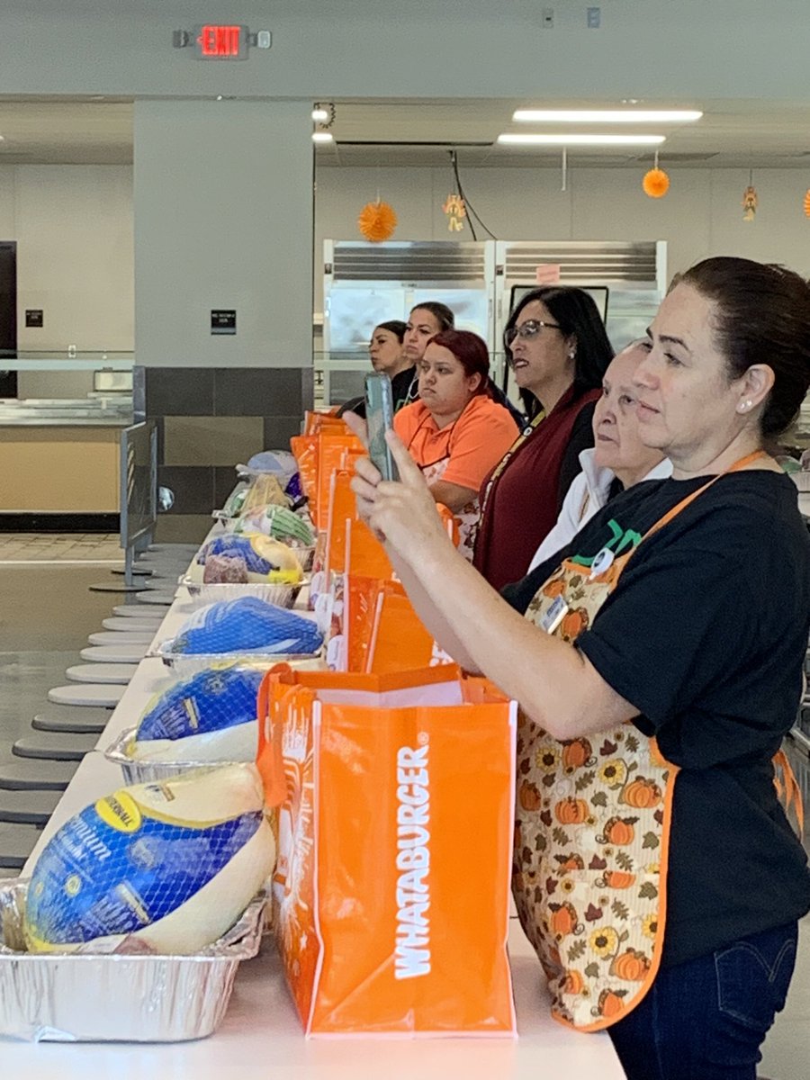 This is what #Thankful looks like. Thank you <a href="/AmezagaPat/">Pat Amezaga</a> for making sure all of our support staff has a Happy Thanksgiving!!! <a href="/ivywanda/">Wanda Ivy</a> #ItStartsWithUs