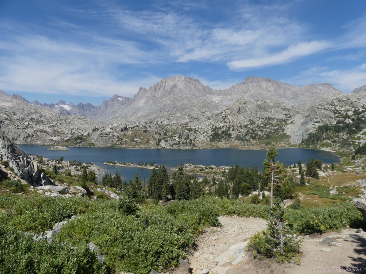 hikingchemist's tweet photo. 4th day, the smoke rolled in and drifted away again while passing grander #lakes to the #TitcombBasin. Details and far more pictures: https://t.co/kizKeuKd7W
#hiking #backpacking #trekking @BridgerTetonNF #nature https://t.co/bi4z11lbrS