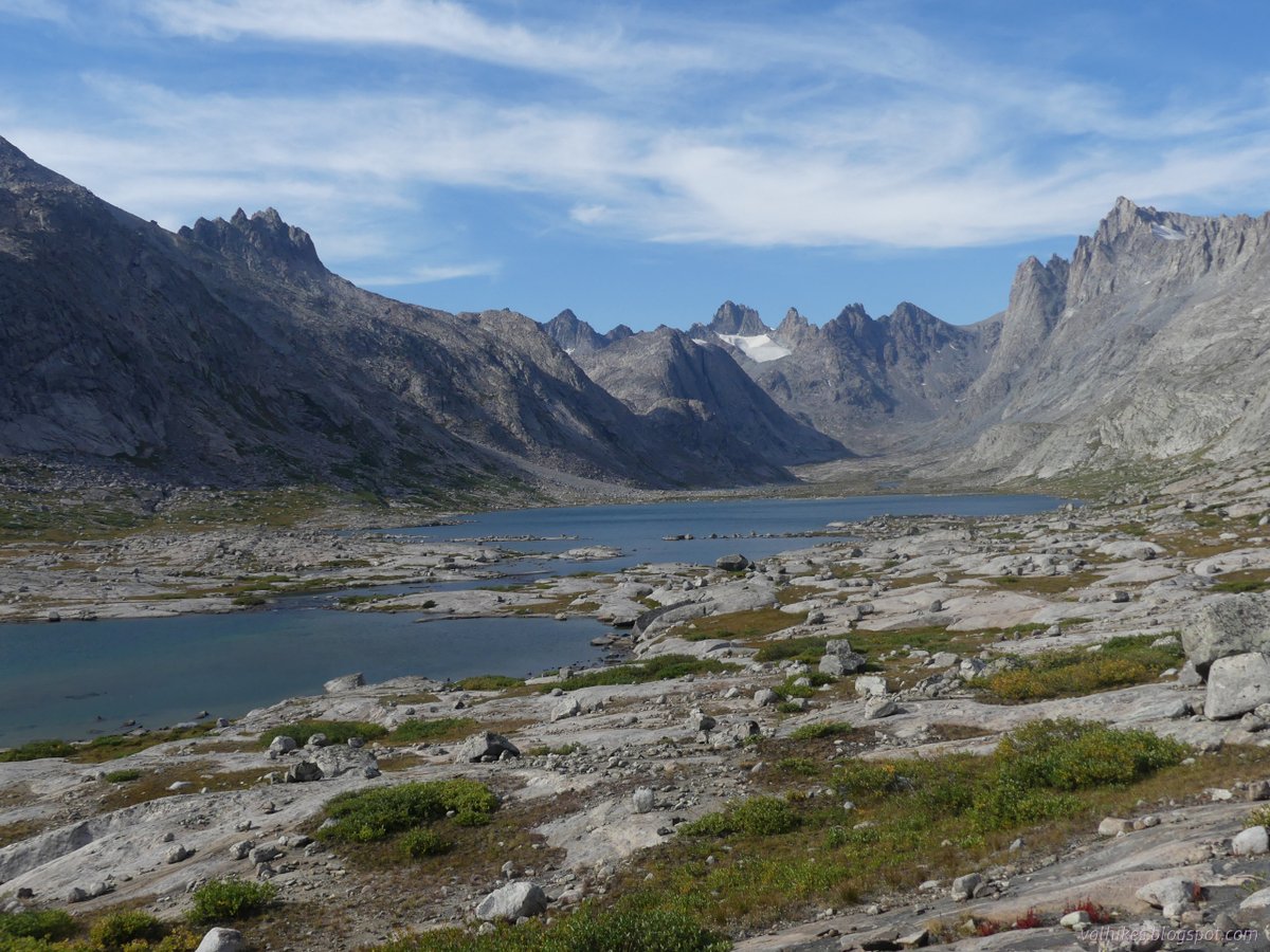 hikingchemist's tweet photo. 4th day, the smoke rolled in and drifted away again while passing grander #lakes to the #TitcombBasin. Details and far more pictures: https://t.co/kizKeuKd7W
#hiking #backpacking #trekking @BridgerTetonNF #nature https://t.co/bi4z11lbrS