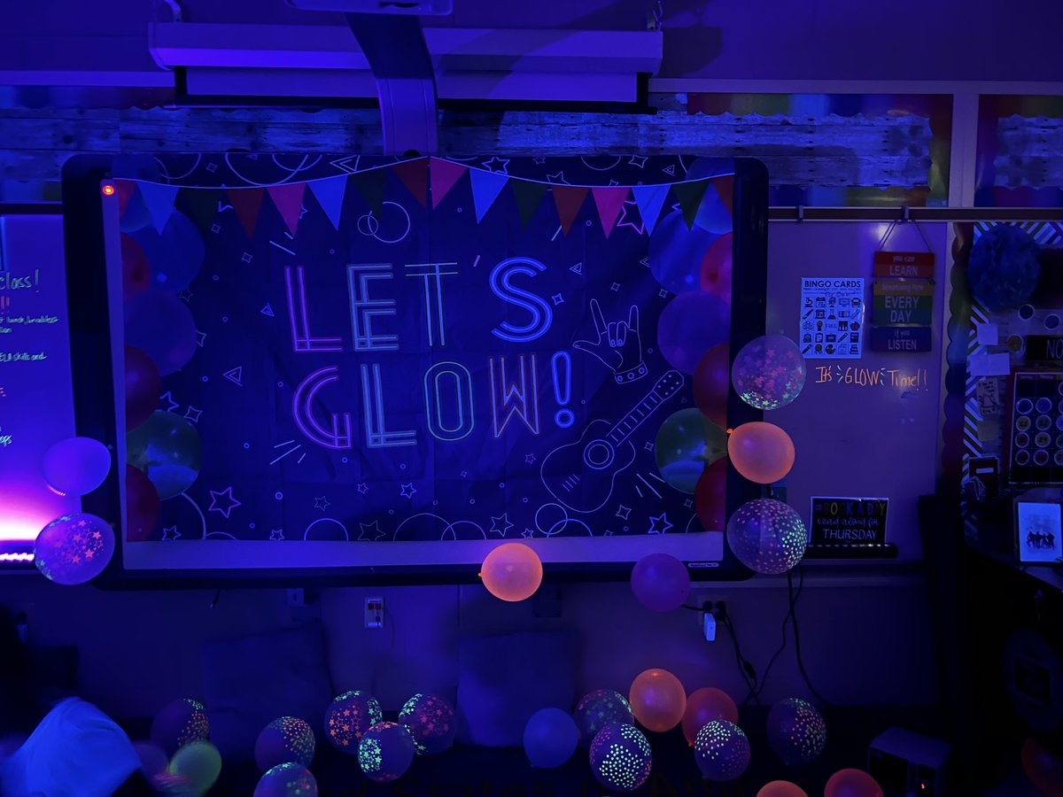 Schung118's tweet photo. Ms. Hall's 5th Grade Literacy Glow Party was a success! @CurryAtTheCreek @NadyaBriggs @Scot3085 @IrenaHall_GSCES https://t.co/ipiFkMPdd5