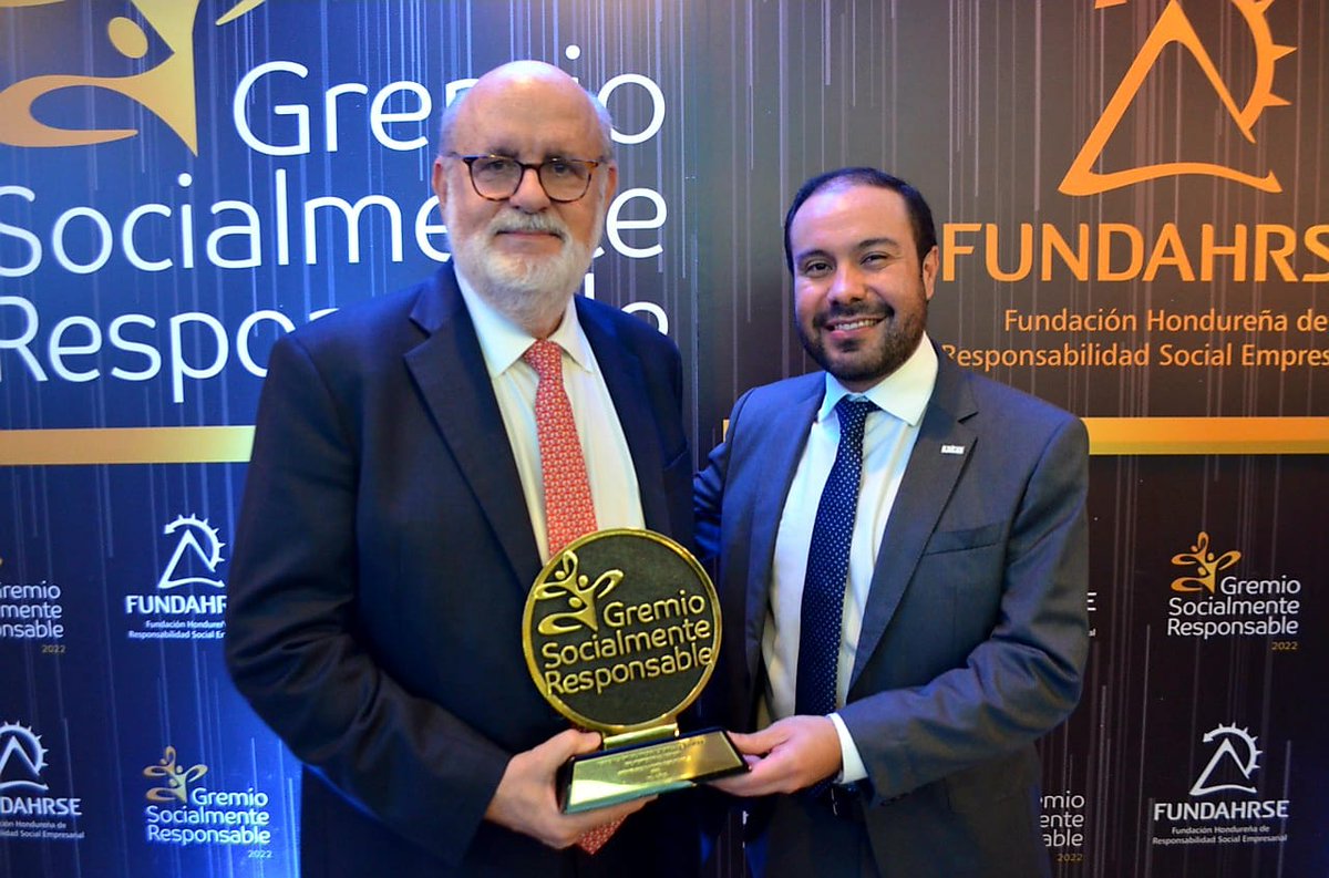 enter504's tweet photo. #Empresarial Por tercer año consecutivo: AZUCAREROS son reconocidos como Gremio Socialmente Responsable    #APAH    #RSE #SelloESR #Azucareros #Fundahrse #Honduras  
https://t.co/5xjacC8zrJ https://t.co/mYxofKpMAR