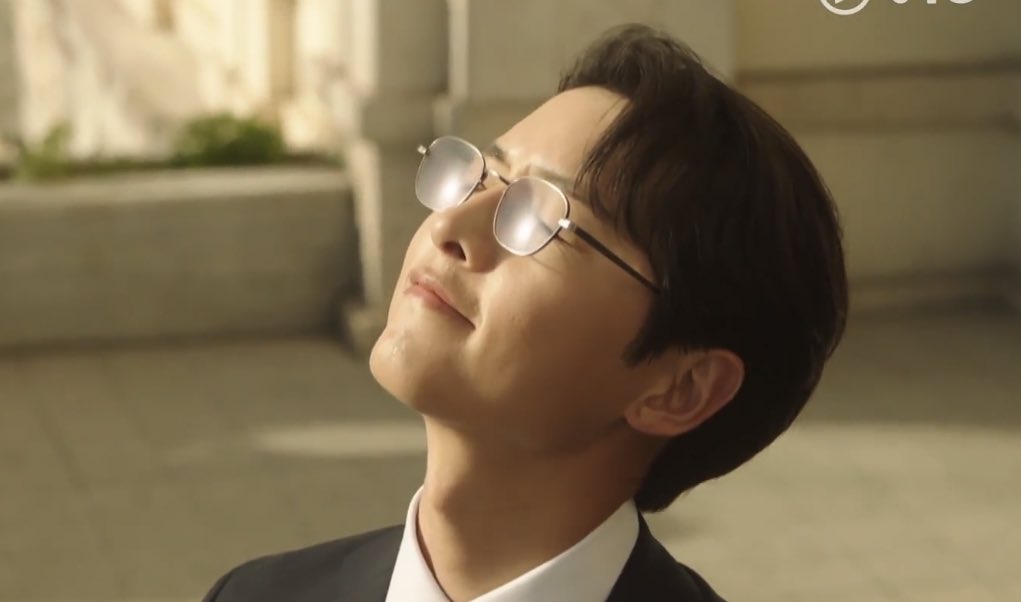 kdrxmaaa's tweet photo. #RebornRichEp1 WAS SO DAMN GOOD       I know for a fact that #RebornRich era will be similar to #Vincenzo era😤             Missed #SongJoongKi so much👩‍🦯 https://t.co/z2zcxM99fq