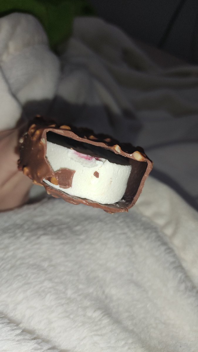 MKami45's tweet photo. @CremHelado_ hoy con la ilusión de una #polet y me salió con casi nada de helado... Paleta coca jajaja https://t.co/Es9zTeA08T