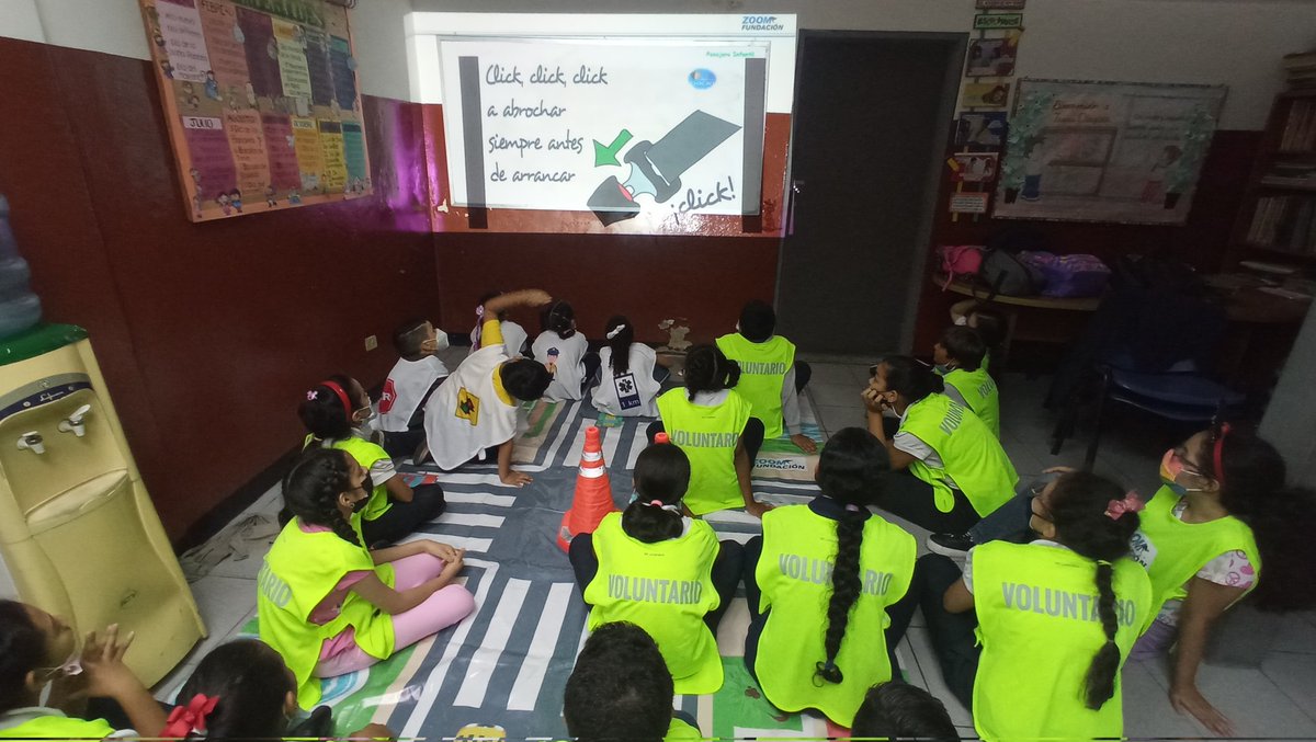 movilidadchacao's tweet photo. #18Nov | Seguimos formando a los más pequeños en materia de prevención y seguridad vial.
Hoy los niños del programa de Desarrollo Social de apoyo escolar del Casco de Chacao, aprendieron la importancia del uso de los dispositivos de seguridad vial, el respeto al semáforo y https://t.co/k7zEsWIgEj