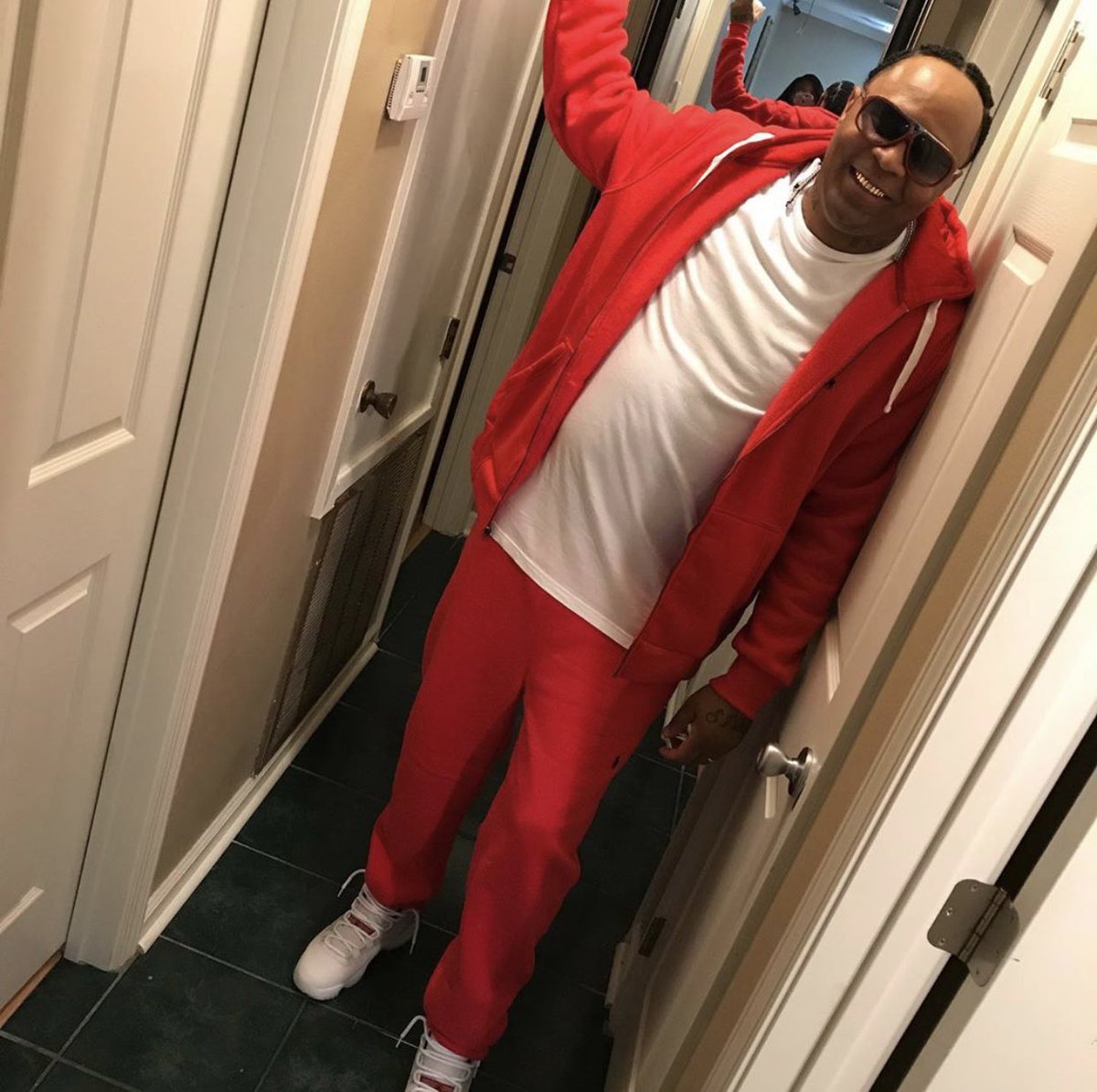 _4evafreshh's tweet photo. Fly high my nigga 💔💔💔 forever with me 😭🥺 rest easy pops 😘 https://t.co/uL9VGq5FJm
