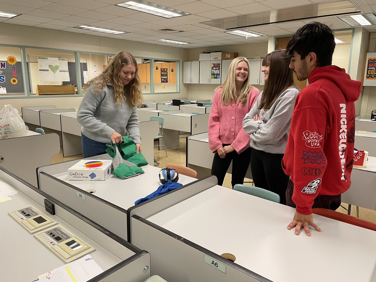 GLPupilServices's tweet photo. Thanks to Dr. Natalie, Ms. Jannene &amp; Ms. Grace from Camco PT/OT for coming to talk to our students today about careers in the fields of occupational and physical therapy. @GLSDwildcats @NEXTCoordinator https://t.co/JOz4uaXTtO