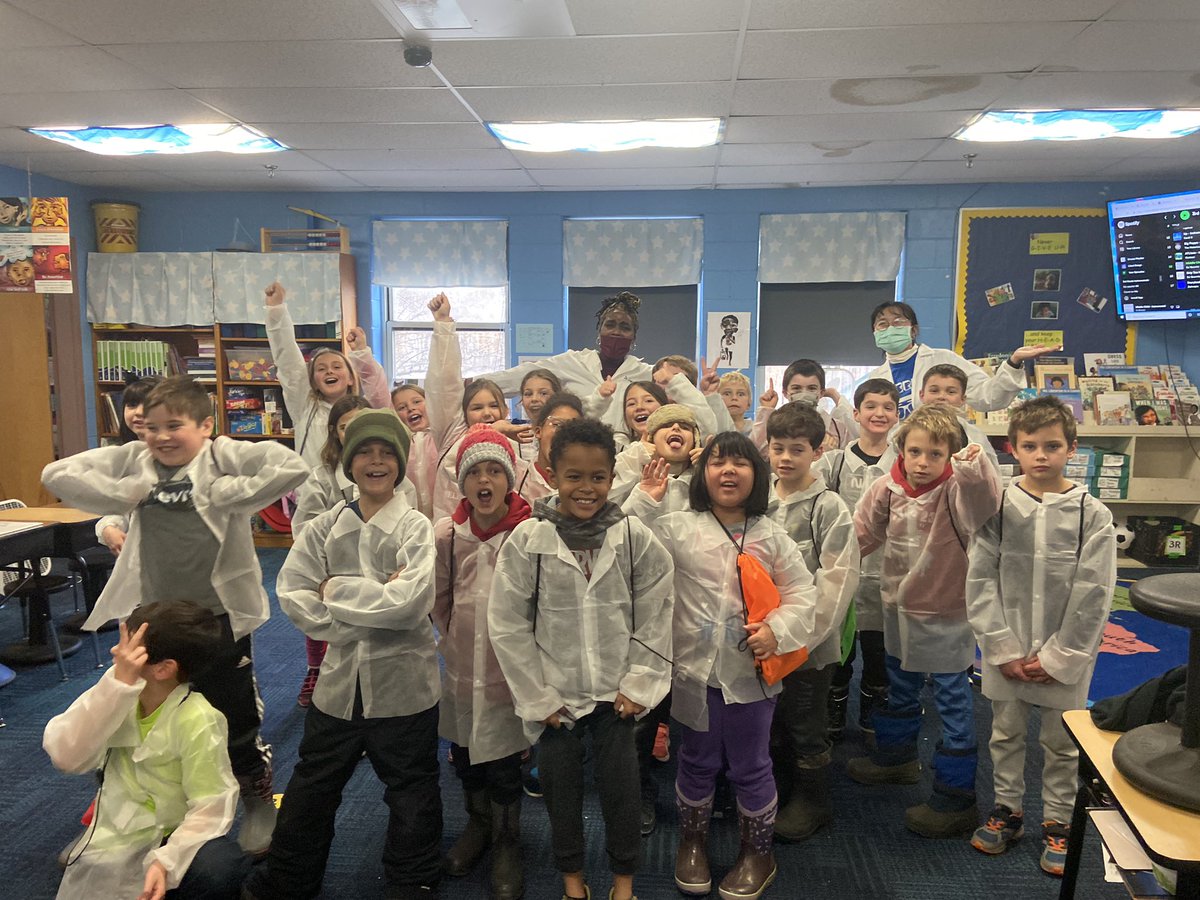CagneyElayna's tweet photo. Our third graders were too hype to become “OFFICIAL” scientists today..!! #scientistbootcampcomplete #nerdaroundandfindout @NerdsquadI https://t.co/or3nYghV78