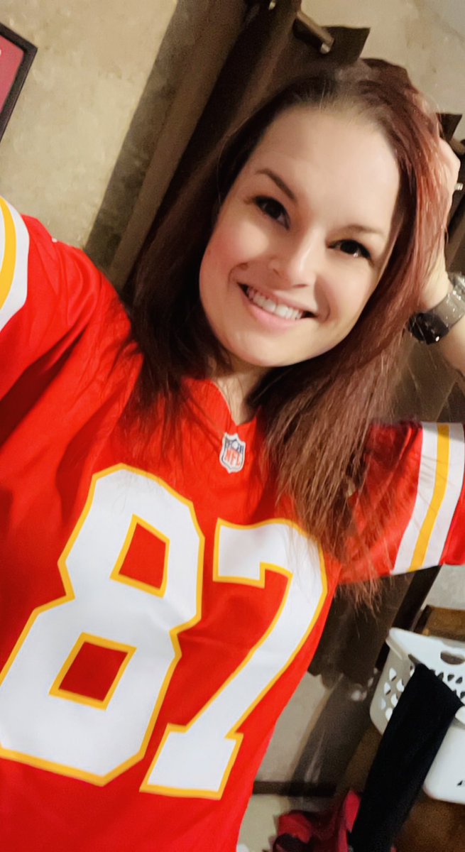 LRStites85's tweet photo. My gift to myself came just in time for Red Friday and Sunday Night Football. Will be repping @tkelce and my @Chiefs hard this weekend! https://t.co/PwuH0Vqwtg