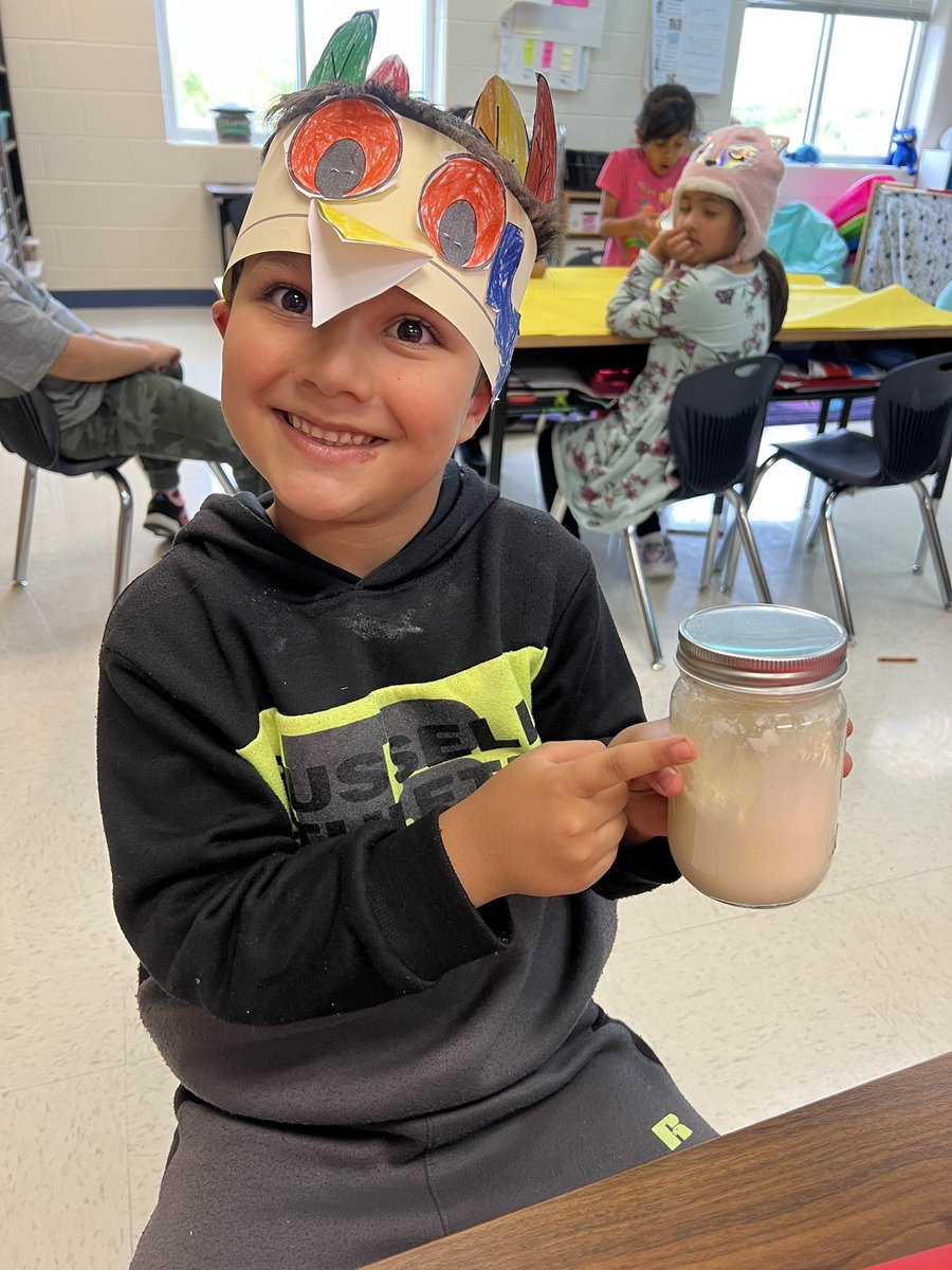 FabulouslyFirst's tweet image. We had such a fun day! Friendsgiving, butter making, and all the excitement 😍 It was a great day in first grade! @NISD @NISDFields