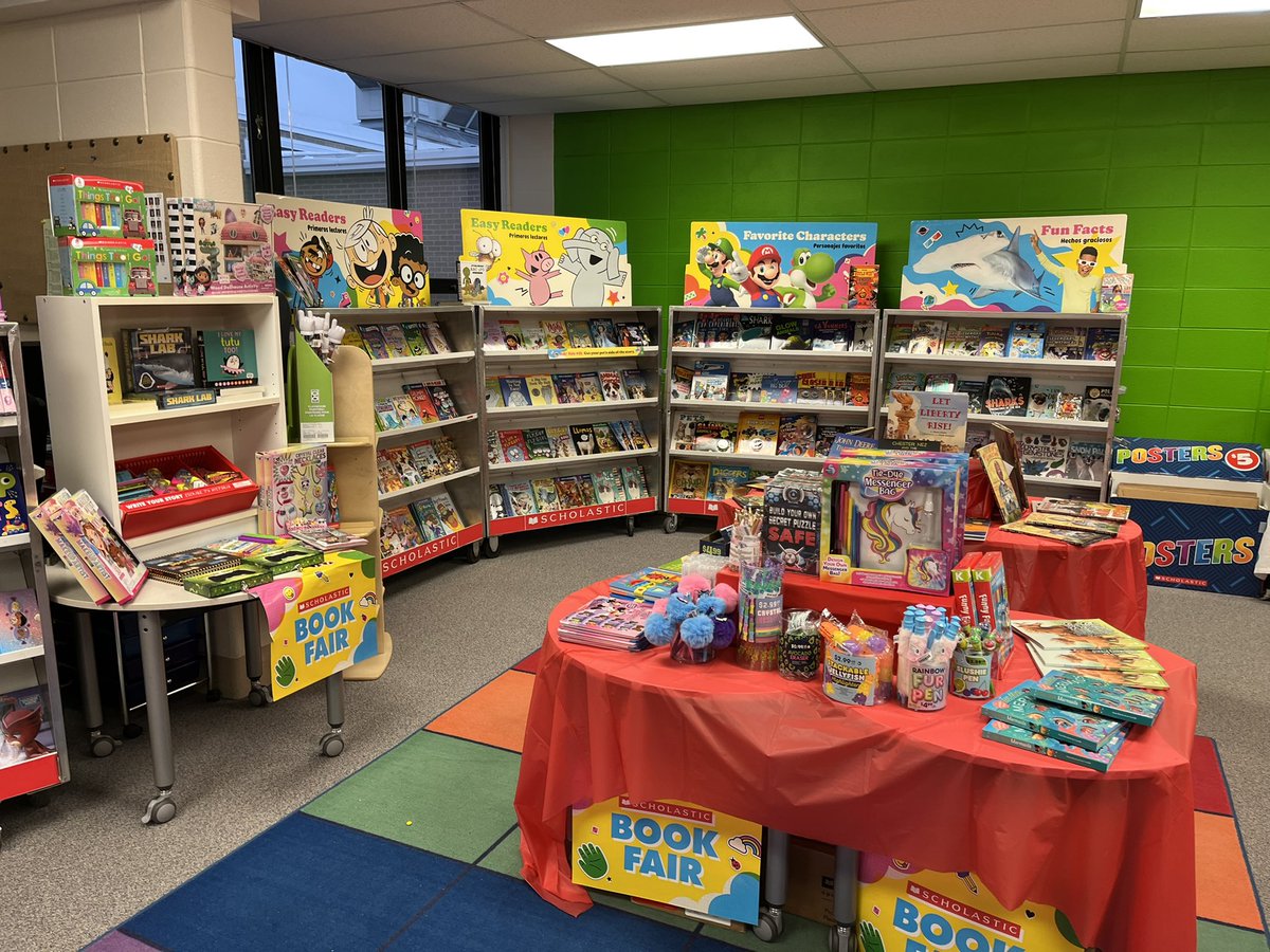 D60HolmesTech's tweet photo. #d60learns come checkout the book fair Monday at both the Holmes &amp; Maercker libraries during Parent Teacher Conferences! @D60Holmes @Maercker60PTA https://t.co/ffsWBFoeu2