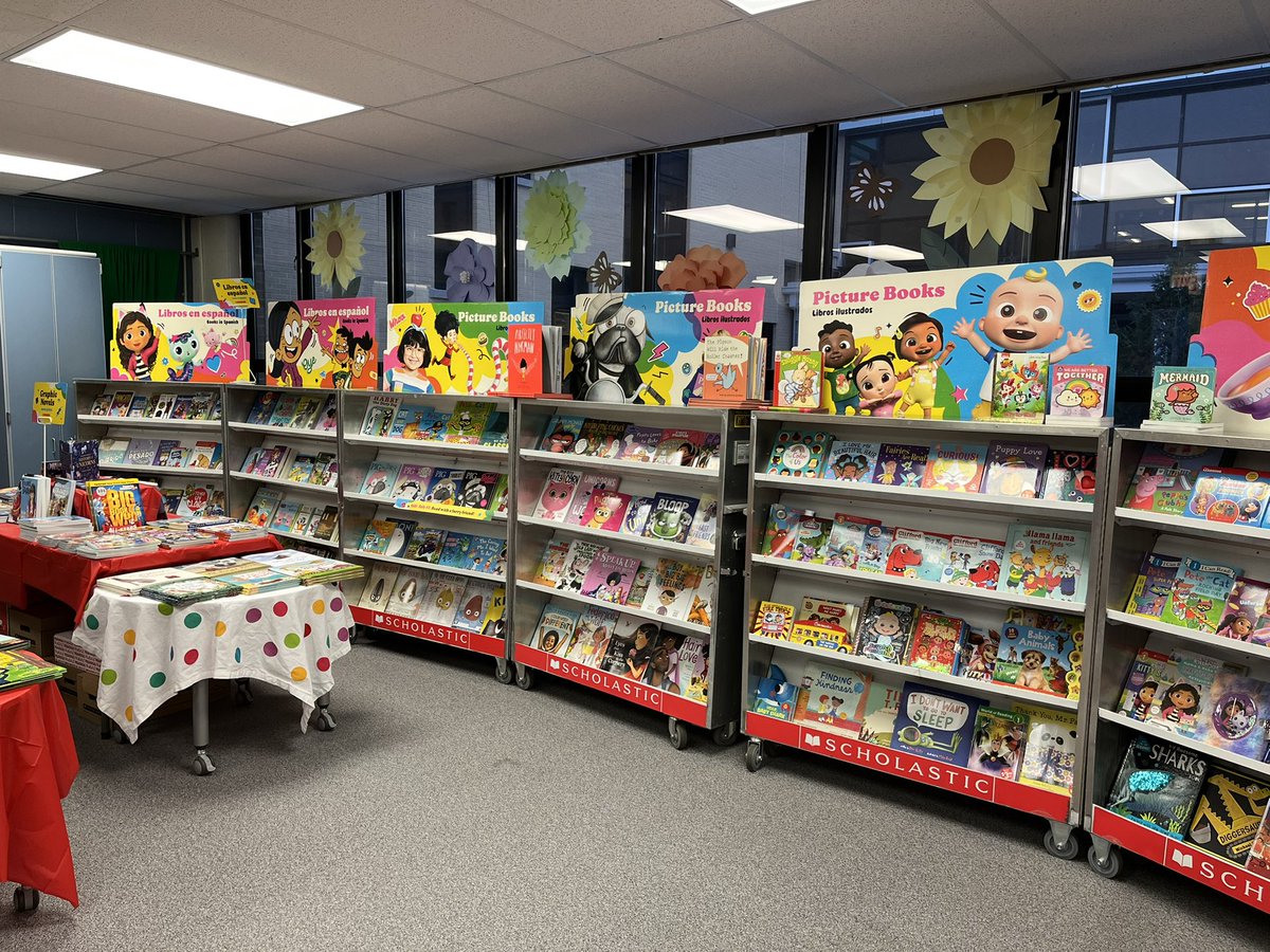 #d60learns come checkout the book fair Monday at both the Holmes &amp; Maercker libraries during Parent Teacher Conferences! <a href="/D60Holmes/">Holmes Primary School</a> <a href="/Maercker60PTA/">Maercker PTA</a>
