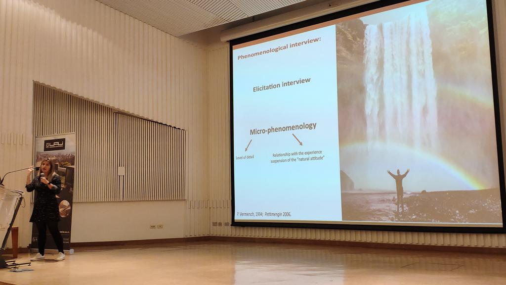 mvugt's tweet photo. Constanza Boquedano compares microphenomenology to being an electrode for probing human lived experience #brainmodes https://t.co/kAiu1qeQGa