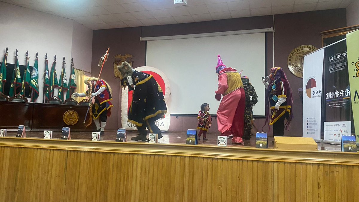 riobamba's tweet photo. La Dirección de #Turismo del @MuniRiobamba presentó la manifestación cultural de los pases del niño en el congreso de Patrimonio Vivo Comunitario y Turismo Festivo Runa Mashka celebrado en la ciudad de #Latacunga https://t.co/NI0xMmeJZB