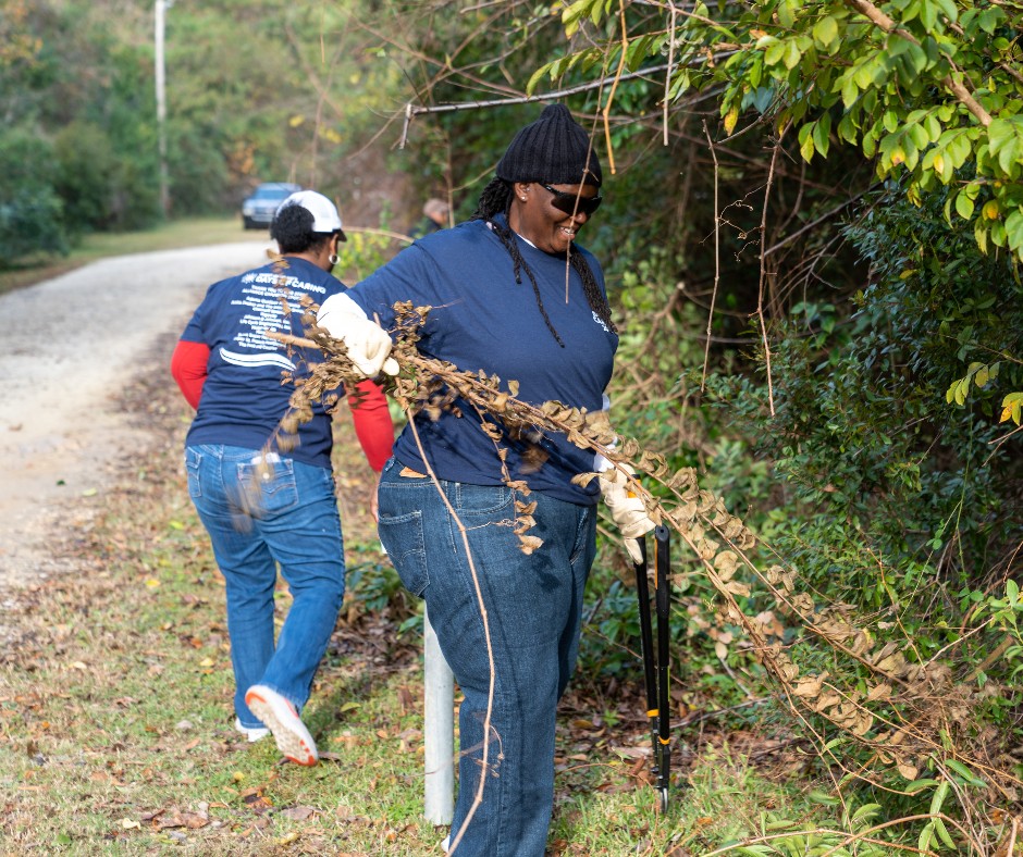 santeecooper's tweet photo. Our team showed lots of love to our community during this week's Trident United Way Days of Caring. Over 100 folks from Santee Cooper volunteered to paint, build, fix and clean. We've had a great week getting our hands dirty and helping others! ❤️ #volunteerunited #daysofcaring https://t.co/QXKlMcs2b7