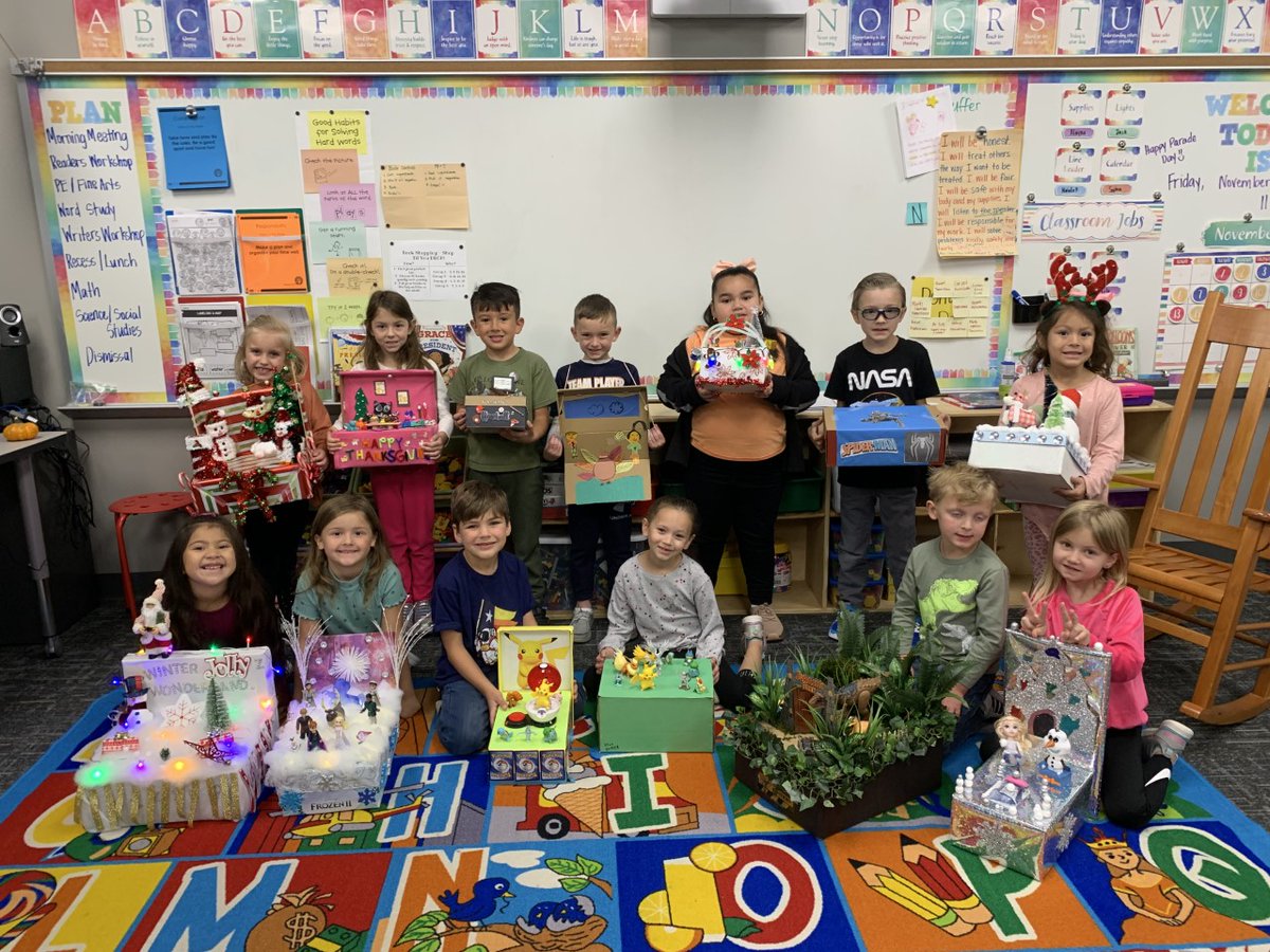 Today was a busy fun filled day that we are very thankful for! We had our first ever Gordon-Reed Thanksgiving Day Parade, Writer's Celebrations,  and Pringle Ringle! We hope all of our families have a wonderful Thanksgiving Break!