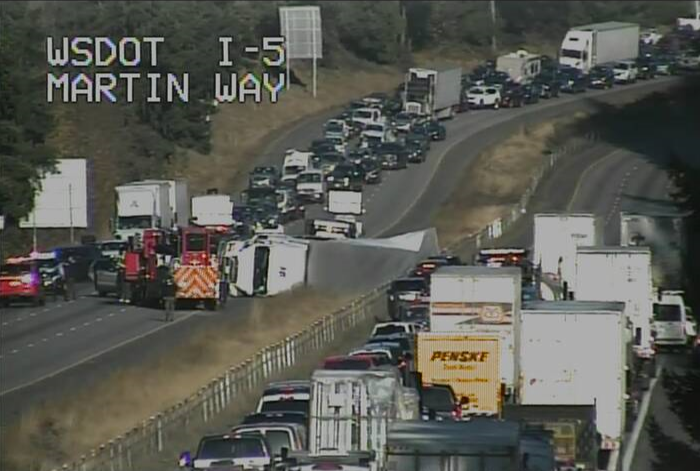 wsdot_tacoma's tweet photo. 🚨 Happening Now 🚨
I-5 is blocked in both directions at Martin Way in Olympia. Travelers are advised to avoid the area. https://t.co/C4og2JagxF