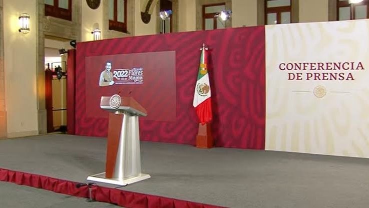 HugoChappaloni's tweet photo. @lopezobrador_ que su prioridad es decir mentiras, manipular información, insultar a los opositores y hacer campaña política todos los días en la mañanera, le cuesta a los mexicanos de sus impuestos $40,575.85 pesos diarios, eso cuesta una mañanera, ahora multiplícalo por 4 años. https://t.co/Jp4DaosdHX