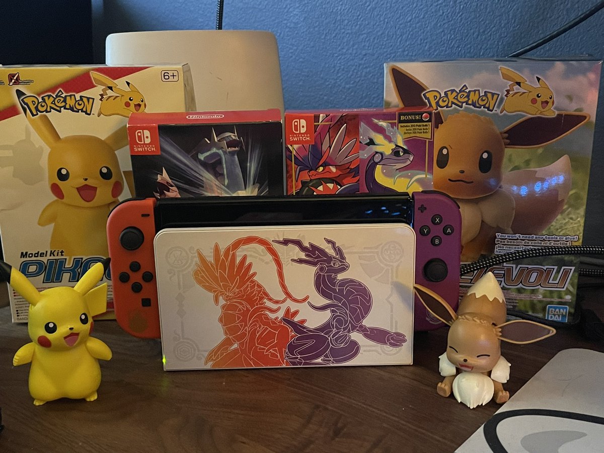 WarpedMatter's tweet photo. Very happy with how my little Pokemon Desk corner is coming along and to celebrate! What better way than with the new #PokemonScarlet #PokemonViolet games by using the appropriate OLED @Pokemon https://t.co/3Yk9TekcZG