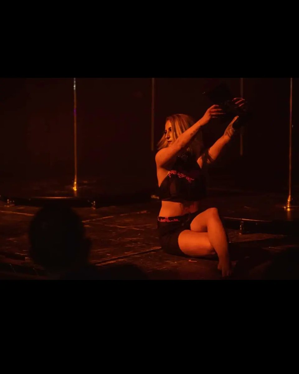 emmaS___'s tweet photo. 1 more day 🖤 #twilrntoneshowcase22 https://t.co/bIIyG8fhuc
