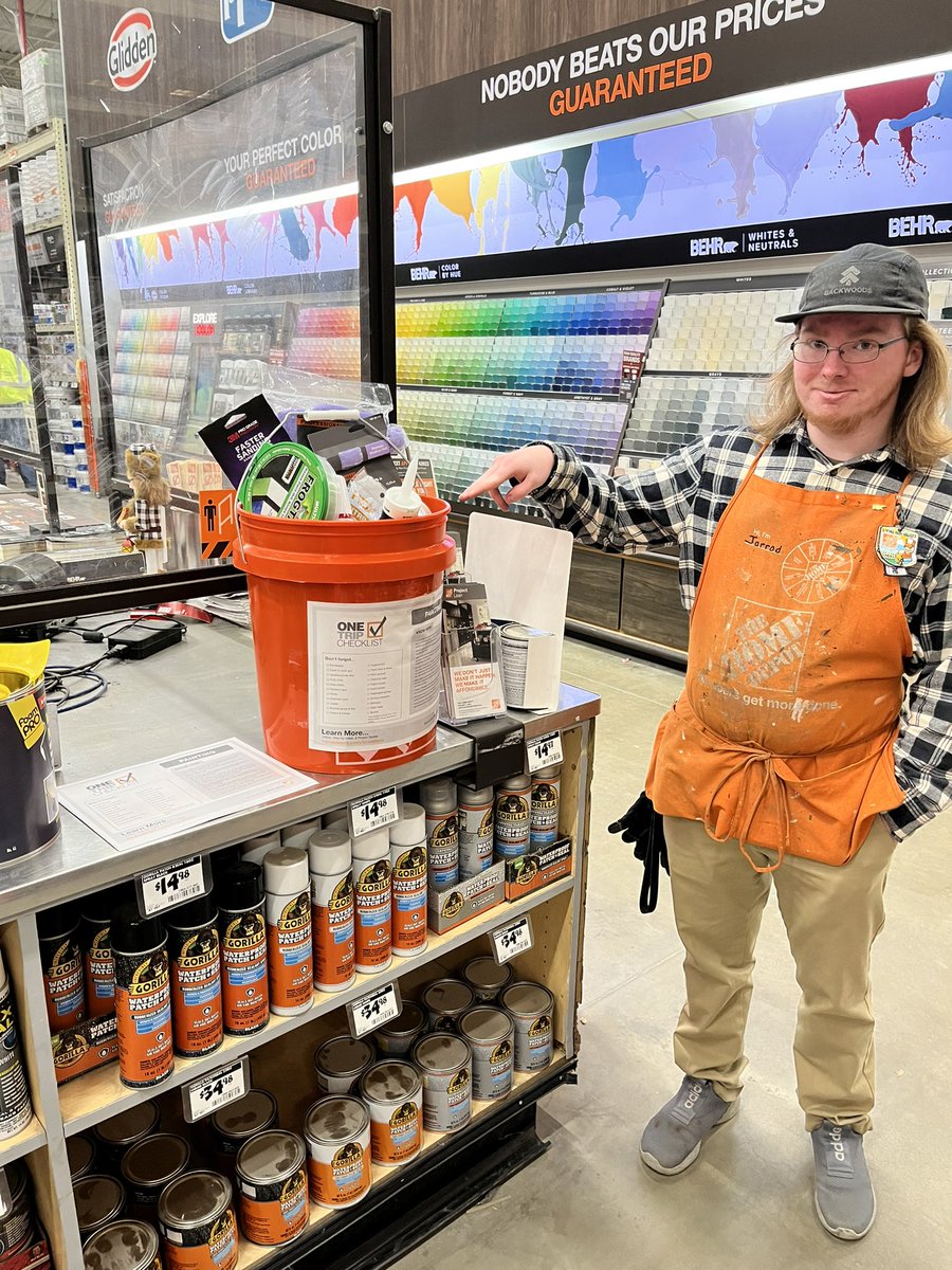 risakea's tweet image. Jarrod in paint shouting out Madison and the team for putting together a display of “One Trip Checklist” for D24!!!🎉🎉🤙🏾